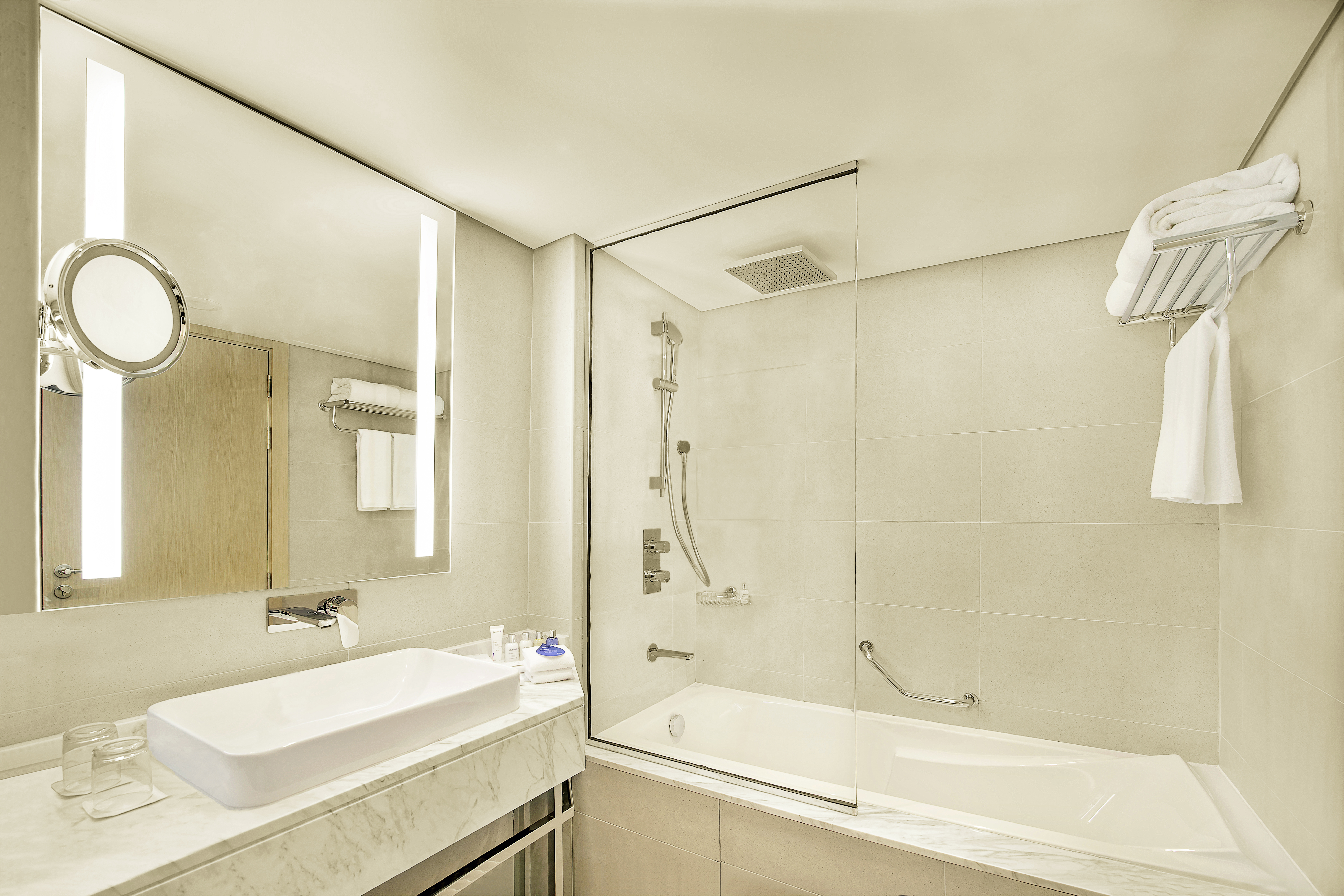 Hotel Radisson Blu Hotel and Resort Abu Dhabi Corniche, Vereinigte Arabische Emirate, Abu Dhabi. Großes 30